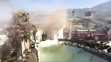 В туристической провинции Турции вспыхнул сильный пожар