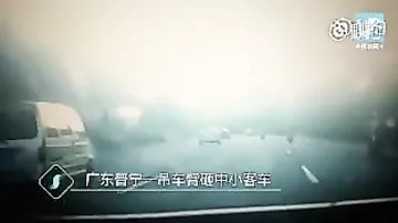 В Китае семь человек погибли во время обрушения строительного крана