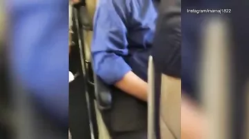 Двухлетний мальчик растрогал пассажиров самолета