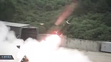 Пользователи разглядели горящего человека на видео с ракетных учений Южной Кореи