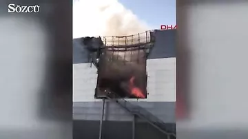 В Турции горит торговый центр