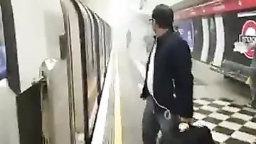 В Лондоне станцию метро эвакуировали из-за хлопка и задымления
