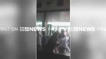 Жестокую массовую драку с поножовщиной в спорт-баре засняли на видео