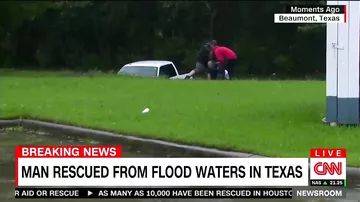 Журналист в прямом эфире спас утопающего в машине в Техасе