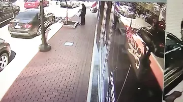 Перепутавшая педали пенсионерка задавила троих пешеходов у магазина