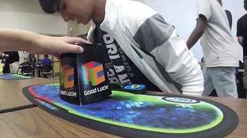 Американский подросток побил мировой рекорд по сборке кубика Рубика
