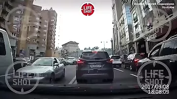 Момент взрыва машины в Киеве попал на видео