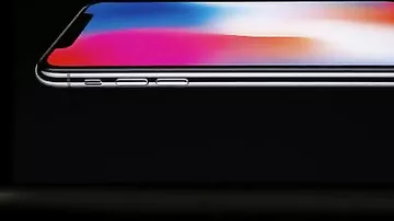 Вице-президент Apple не смог разблокировать смартфон "лицом" на презентации iPhone X