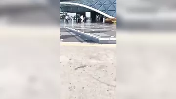 Taksi sürücülərinin turistləri qarşılama "şou"su - Hava limanında biabırçılıq