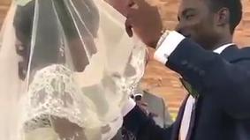Невероятно эмоциональная реакция жениха на невесту "взорвала" Интернет