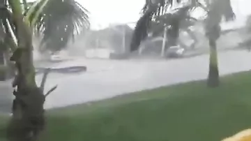 Ураган "Макс" достиг тихоокеанского побережья Мексики