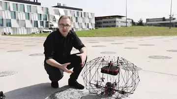 İsveçrədə qatlanan kuryer dron yaradılıb