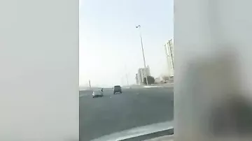 Пассажир пытался избить водителя другой машины прямо на ходу