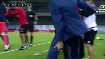 Тренер «Валенсии» получил травму во время празднования гола