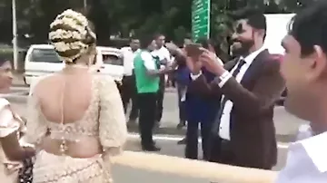 В Шри-Ланке невесту замотали в сари длиной 3 километра