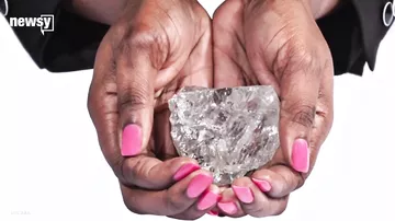 Крупнейший алмаз мира продан за $53 миллиона