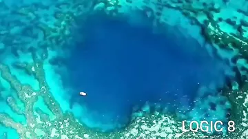 В море возле Австралии нашли неизведанную голубую пещеру