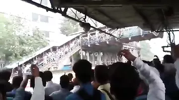 В Индии погибли 15 человек в результате давки на железнодорожной станции