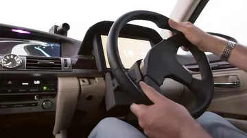 Toyota создала беспилотное авто с двумя рулями