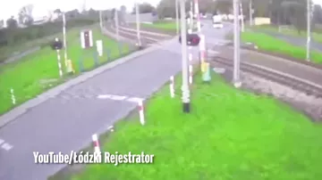 Sürücü sərnişinləri ölümə tərk etdi - qəzadan son anda xilas oldular