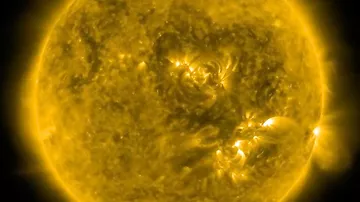 Впервые Солнце решило показать свое "темное сердце" ученым