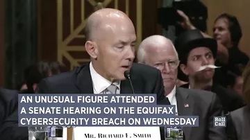 Девушка в цилиндре и с усами затроллила Сенат США во время слушаний