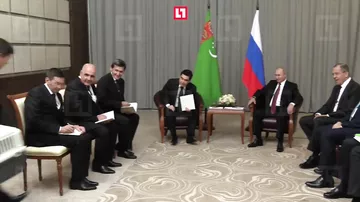 Президент Туркменистана подарил Владимиру Путину на день рождения щенка алабая