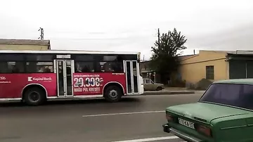Qəza vəziyyəti yaradan avtobus