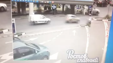 Aвтомобиль укатился без водителя и остался невредим