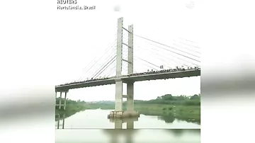Более 200 бразильцев спрыгнули с моста ради мирового рекорда