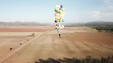 100 ədəd şarla uçmaq mümkündürmü?
