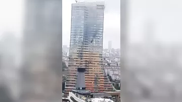 В Стамбуле вспыхнул пожар в одном из небоскребов -1