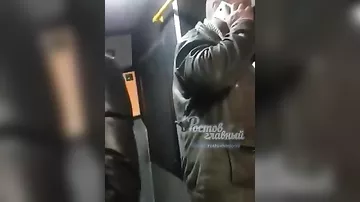 Нецензурная лексика стала причиной жестокой драки в автобусе