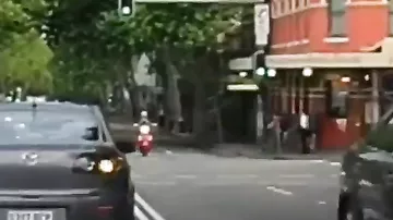 Столкнувшись с автомобилем, мотоциклист взлетел в воздух