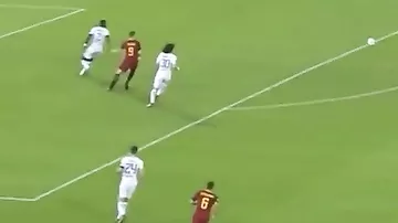 Сумасшедшая реакция комментатора на гол "Ромы"