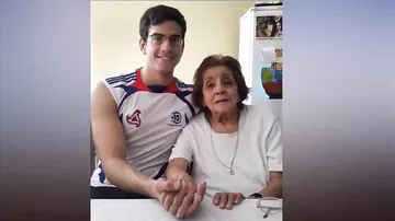 23-летний студент женился на 91-летней бабушке и теперь борется за пенсию