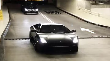 Почему этот водитель Lamborghini может не платить за парковку