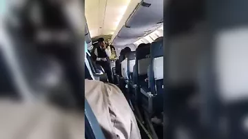 Бортпроводник зачитал правила безопасности в самолёте в стиле рэп