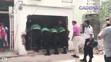 500-килограммовую девушку доставили в больницу, разобрав стену