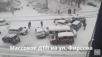 Автомобильный боулинг в день первого снега во Владивостоке