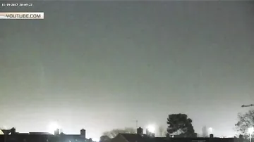 "Неизвестный быстродвижущийся объект" в небе над аэропортом сняли на видео