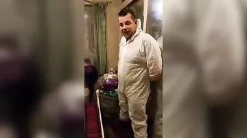Опубликовано жуткое видео спальни супружеской пары, где шесть лет живут клопы