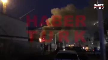 İstanbulun mərkəzində bina yandı