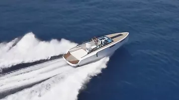 Итальянцы показали управляемую с iPad яхту-трансформер