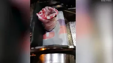 Yeni doğulmuş çağanı torbaya büküb atdılar