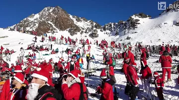 Санта-Клаусы открыли горнолыжный сезон в Альпах