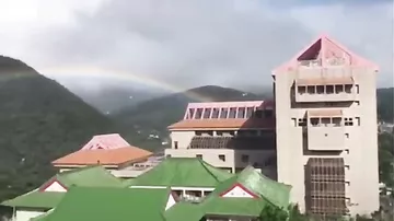 На Тайване радуга висела в небе целых девять часов