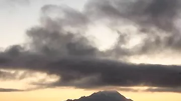 Вулкан на Камчатке выбросил столб пепла на 10 километров