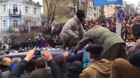 Сторонники освободили Саакашвили в центре Киева