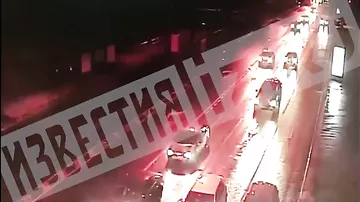 Камера сняла на видео массовое ДТП в Москве